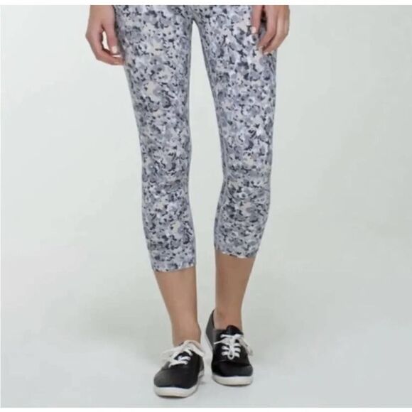 Lululemon Wunder Under Not So Petite Fleur Silver Soon Crop Leggings - Size: 6 - Picture 2 of 12